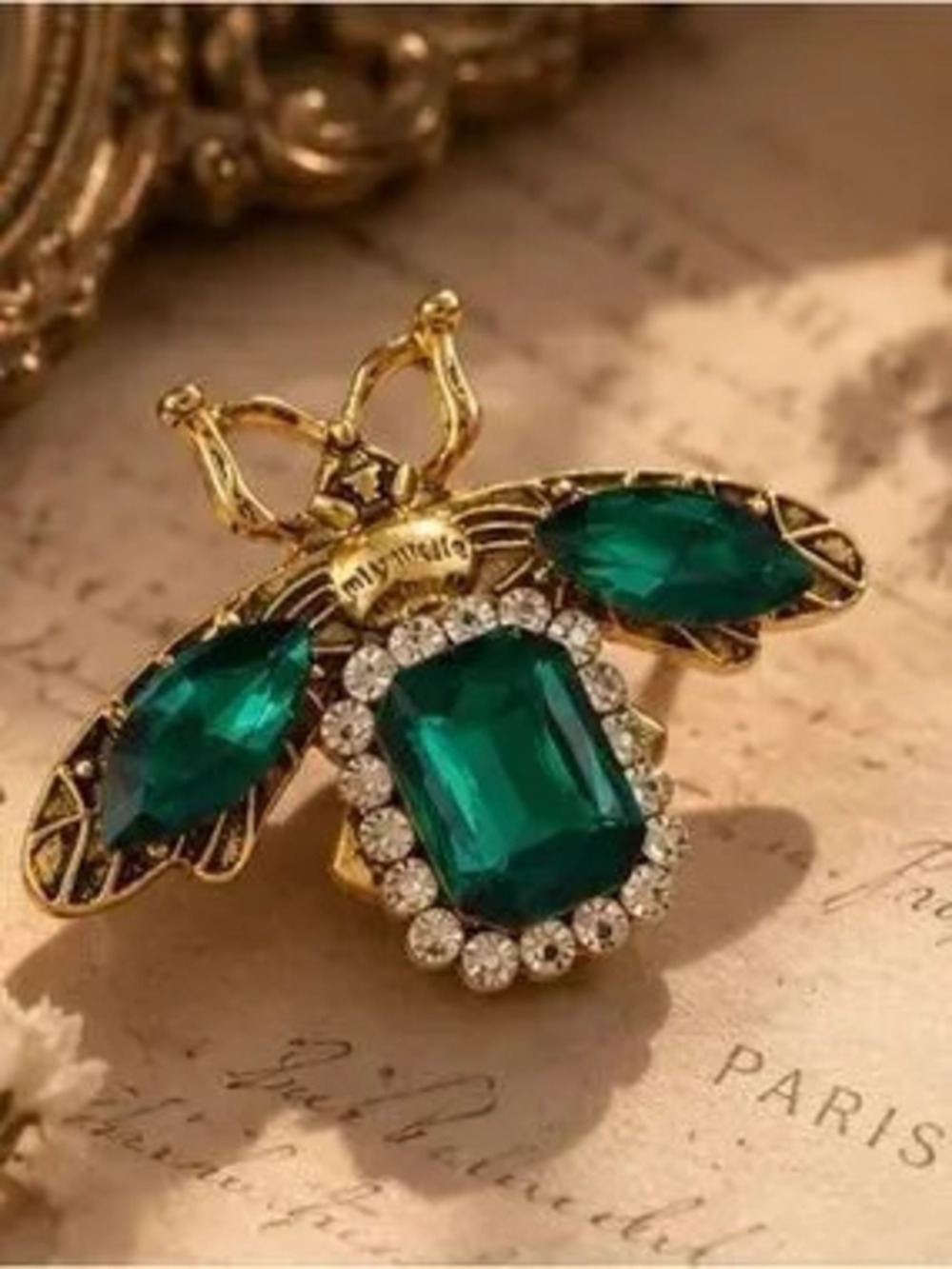 Emerald Bee Brooch Elegant Gilded Crystal Jewelry